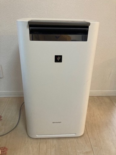 美品、中古品、加湿空気清浄機、SHARP、KI-JS70-W、ハイグレード、ホワイト、白、ペット対応可、プラズマクラスター25000、浮遊物+付着物に、置き場所を選ばないスリムボディ、ペット、トイレ排泄物の消臭、PM2.5など細かいのにも対応、子育て、赤ちゃん、ペットの飼育、アレルギー、花粉、ニオイ、イオン、ホコリ、ウイルス、静か、家電 季節、空調家電 空気清浄機