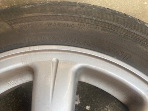 車のパーツ タイヤ、ホイール