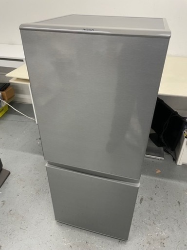 【美品】AQUA アクア 2ドア ノンフロン冷凍冷蔵庫 AQR-13M(S)シルバー 2022年製 右開き 126L 大容量フリーザー キッチン 家電 取説付き