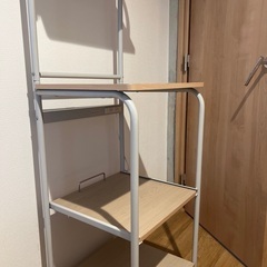 家庭電化製品を収納できキッチンでの使用に適している電子レンジなど...