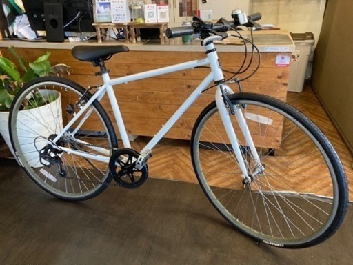 【前後タイヤ・チューブ新品！モスグリーンリム】6段変速　700×28cクロスバイク　ホワイト