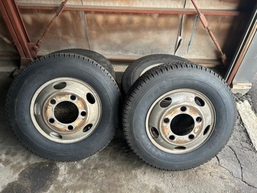 2トン　スタッドレスタイヤ6本