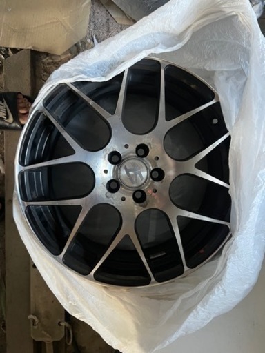 車のパーツ タイヤ、ホイール