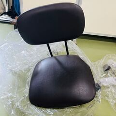 【新品・未使用品】関家具 デスクチェア 肘無 ブラック 組み立て式 高さ調節可能   参考価格２２０００円の画像