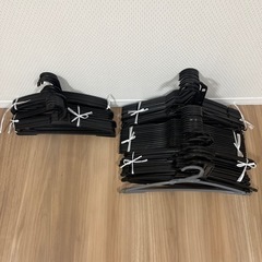 大量プラスチックハンガー、針金ハンガー　計71 本　7/12処分...