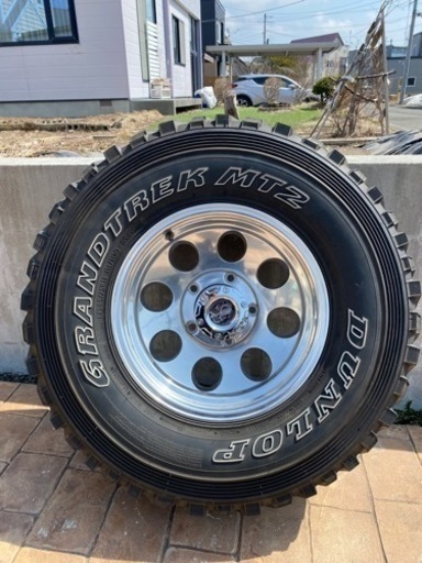 車のパーツ タイヤ、ホイール　ランクル100用マットタイヤ