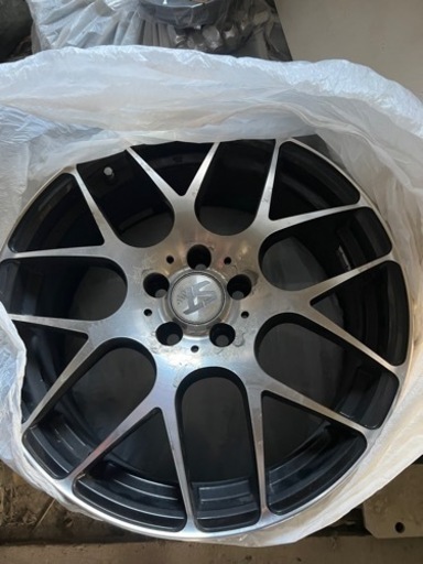 車のパーツ タイヤ、ホイール