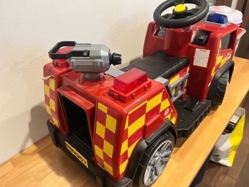 電動消防車　　一部部品無し