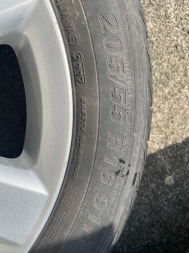 車のパーツ タイヤ、ホイール