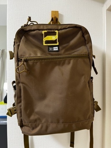 【美品】NEW  ERAのリュック「32Lタイプ」