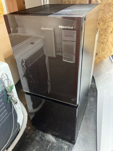 ☆美品￥17,800！Hisense　135㍑2ドア冷蔵庫　家電　HR-G13C-BR型　幅48㎝ｘ奥行58㎝ｘ高さ113㎝　【BD059】