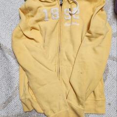 アバクロンビー&フィッチ　黄色パーカー