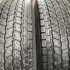 値下げ！nv350キャラバン用冬タイヤ　純正ホイール付きの画像