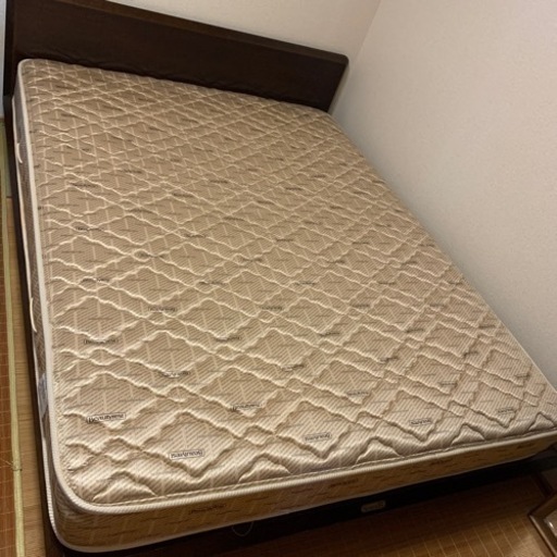 最終値下げ！！3月まで高級シモンズクィーンサイズベッド