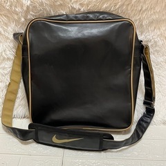 NIKE ナイキ　ショルダーバック　スポーツバック　ロゴ入り　ブラックの画像