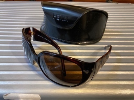 FENDI サングラス　ケース付