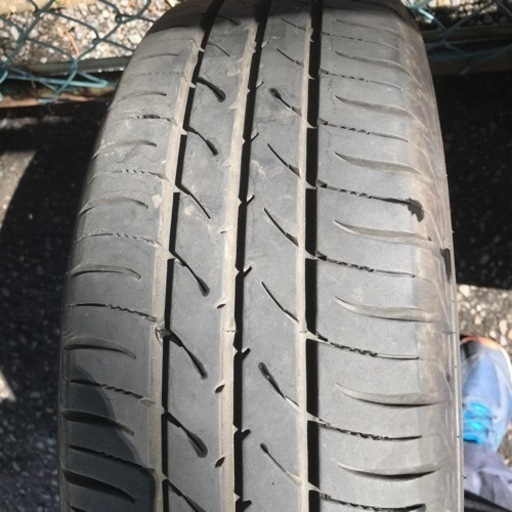 車のパーツ タイヤ、ホイール