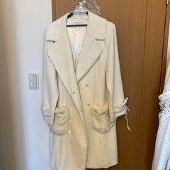 LIZ LISAの白のコート