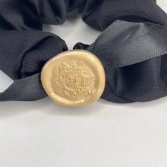 ヘアゴム シュシュ シーリングスタンプ飾り 蝶結びの画像