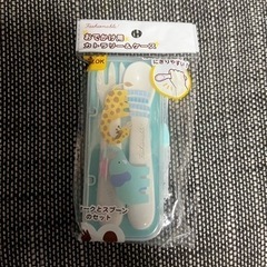 お食事エプロン(2枚)&カトラリーセット(新品未使用)の画像