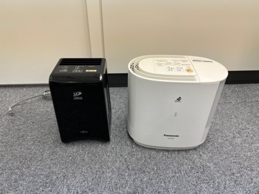 （写真右・白）加湿器