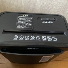2020年製💐アイリスオーヤマパーソナルシュレッダー P5GCX2 ブラック(0320c)の画像