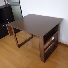 ニトリ　伸縮式ダイニングテーブル　配達設置対応　木目 ニトリ 伸縮式ダイニングテーブル 配達設置対応 木目