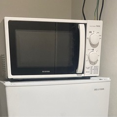 電子レンジ、テーブル、サイドテーブル、座椅子