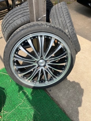 車のパーツ タイヤ、ホイール