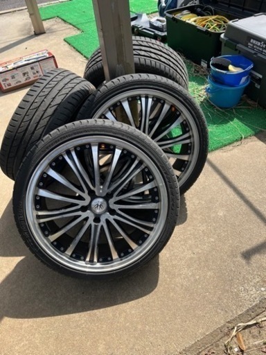 車のパーツ タイヤ、ホイール