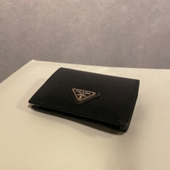 プラダの財布