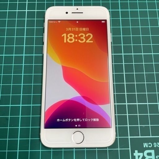 【バッテリー新品】iPhone8 256GB シルバー au版SIMロック解除済 利用制限○ 最大容量100%
