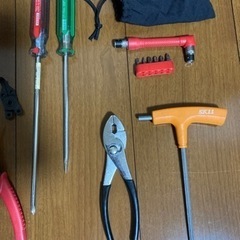 アイリスオーヤマ　ハードケース500と工具の画像