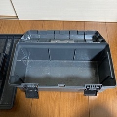 アイリスオーヤマ　ハードケース500と工具の画像