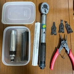 アイリスオーヤマ　ハードケース500と工具の画像