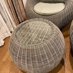 丸チェア2丸テーブルの画像