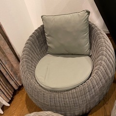 丸チェア2丸テーブルの画像