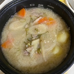 炊飯器を使って、豚汁を作りませんか。料理は見た目では無く、愛情で...
