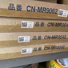 フローリング 100円／束　アートランバー 1000円　上り框 下足入れ(Panasonic) 巾木の画像