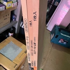 フローリング 100円／束　アートランバー 1000円　上り框 下足入れ(Panasonic) 巾木の画像