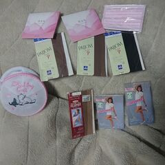 ⑨Tシャツ　レディース　サイズM　学校の部活で着てた物　ソフトボールイベント柄　　他にchubby cat 洗濯ネット・ランジェリーケース、タイツ、ハイソックス、スキンケアセット、袋入りマスク等の画像