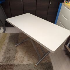 昇降式テーブル