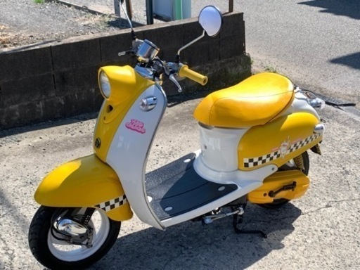 神奈川県藤沢市発。ヤマハ　ビーノSA10J、2,000台限定宇多田ヒカルビーノをカスタム。再整備の為四万円➕の金額です。ご理解下さい。規制後の2スト。