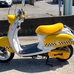 神奈川県藤沢市発。ヤマハ　ビーノSA10J、2,000台限定宇多田ヒカルビーノをカスタム。再整備の為四万円➕の金額です。ご理解下さい。規制後の2スト。の画像