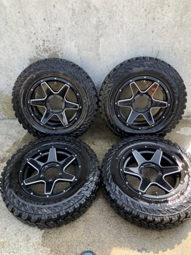 車のパーツ タイヤ、ホイール