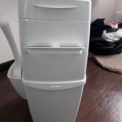 ペットの猫砂入れの画像