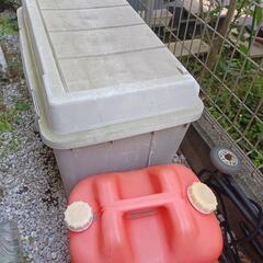 灯油タンク　灯油ボトル　灯油入れ　ケース　物置　セットの画像