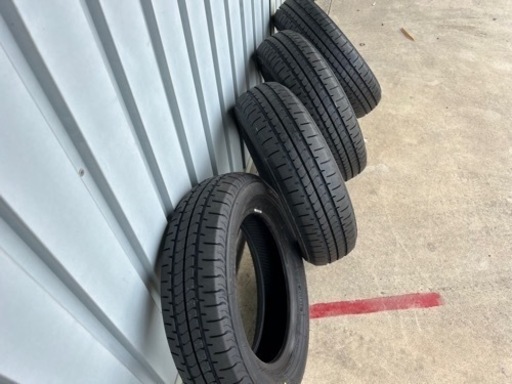 車のパーツ タイヤ、ホイール