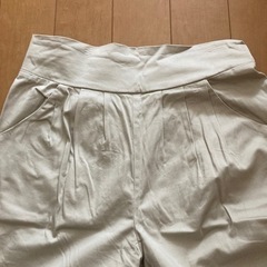 ベージュ　レディース  ボトムス　Lサイズの画像