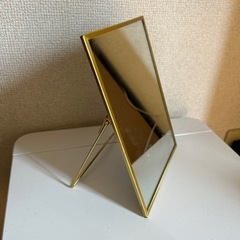 ミラー、食器、蒸し器の画像